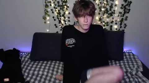 slutkai online show from November 25, 7:36 pm