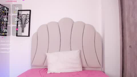 Snapshot of kaity_layne chatting on February 9, 7:27 am Kaity Lane online show from February 9, 7:27 am