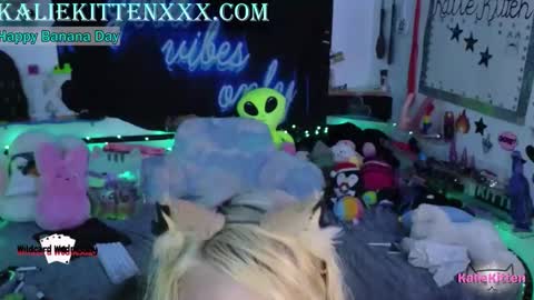 Snapshot of kaliekitten chatting on April 15, 8:53 pm KalieKitten online show from April 15, 8:53 pm