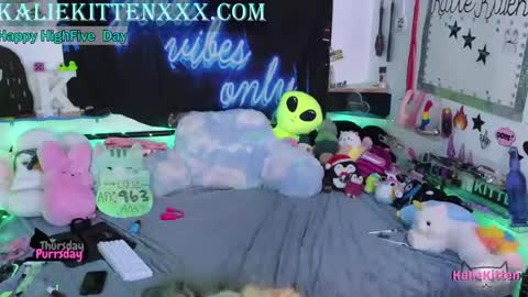 Snapshot of kaliekitten chatting on April 16, 9:39 pm KalieKitten online show from April 16, 9:39 pm