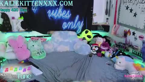 Snapshot of kaliekitten chatting on April 21, 1:42 am KalieKitten online show from April 21, 1:42 am