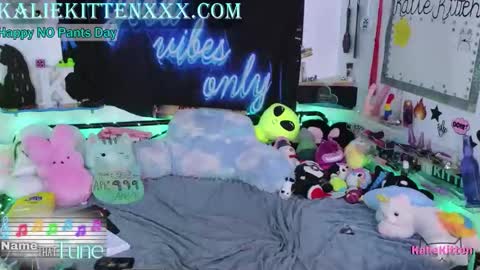 Snapshot of kaliekitten chatting on May 1, 8:57 pm KalieKitten online show from May 1, 8:57 pm