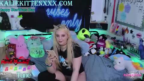 Snapshot of kaliekitten chatting on May 4, 9:22 pm KalieKitten online show from May 4, 9:22 pm