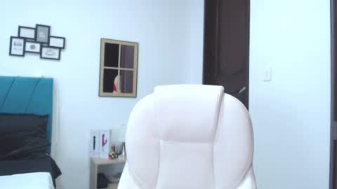 Snapshot of kam_lopez chatting on January 27, 10:49 pm Kamilalopez online show from January 27, 10:49 pm