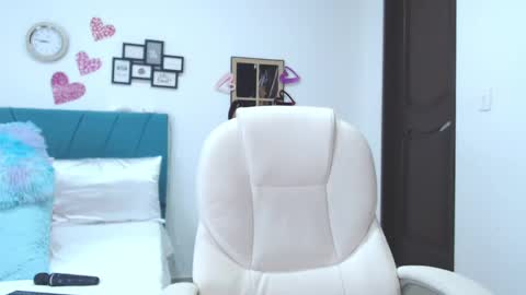 Snapshot of kam_lopez chatting on February 14, 2:18 am Kamilalopez online show from February 14, 2:18 am