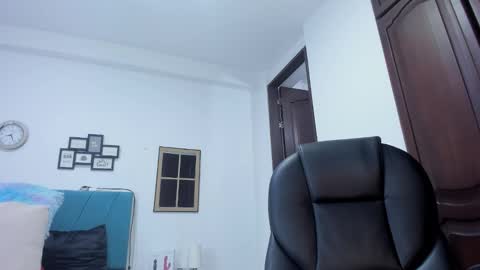 Snapshot of kam_lopez chatting on October 4, 9:35 pm Kamilalopez online show from October 4, 9:35 pm
