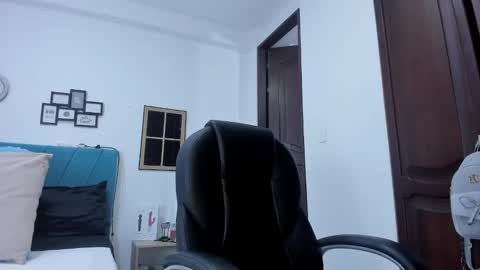 Snapshot of kam_lopez chatting on October 6, 9:45 pm Kamilalopez online show from October 6, 9:45 pm