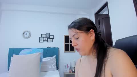 Snapshot of kam_lopez chatting on October 24, 10:06 pm Kamilalopez online show from October 24, 10:06 pm