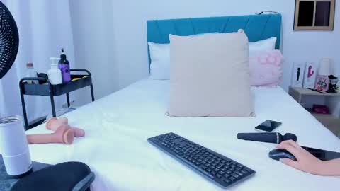 Kamilalopez online show from April 21, 9:17 pm