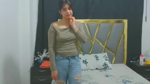 Snapshot of kamgomezxox chatting on March 5, 3:29 am kamgomezxox online show from March 5, 3:29 am