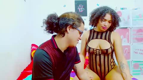 Snapshot of kami_chigiri chatting on December 23, 12:14 am Dante and Carolina independient model online show from December 23, 12:14 am