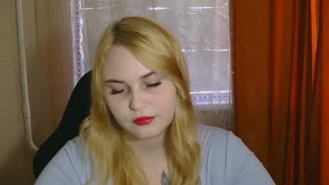 Snapshot of kamilablonde chatting on July 23, 3:32 pm KamilaBlonde online show from July 23, 3:32 pm