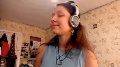 Mari  Simmons online show from September 16, 7:20 am