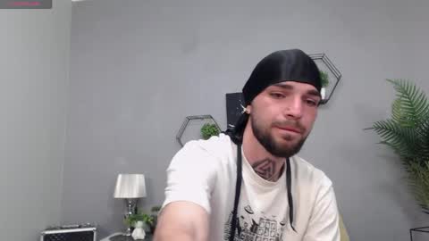 Snapshot of kanehunter chatting on April 28, 7:52 pm Kane online show from April 28, 7:52 pm
