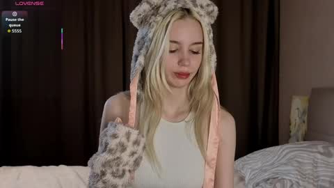 Alice online show from April 15, 3:35 am