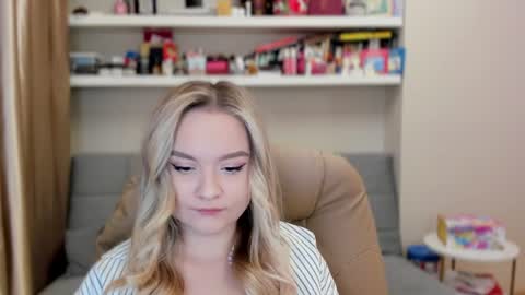 Snapshot of kara_smith_ chatting on June 26, 11:20 pm Kara. Off from 15th till 24th of December online show from June 26, 11:20 pm
