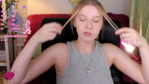 Snapshot of karambamoon chatting on January 19, 12:17 am Lera online show from January 19, 12:17 am