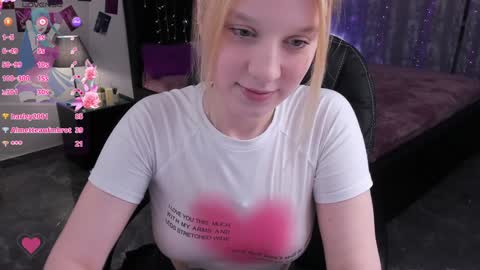 Snapshot of karambamoon chatting on January 25, 9:14 pm Lera online show from January 25, 9:14 pm