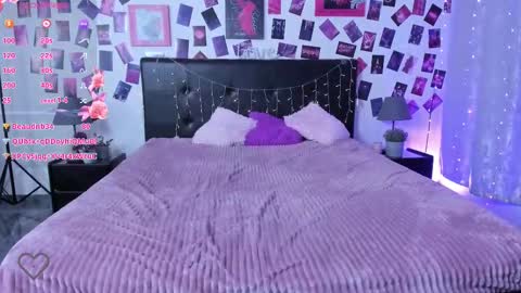 Snapshot of karambamoon chatting on February 13, 12:02 am Lera online show from February 13, 12:02 am