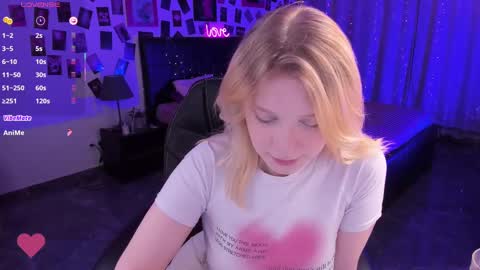 Snapshot of karambamoon chatting on March 7, 9:06 pm Lera online show from March 7, 9:06 pm