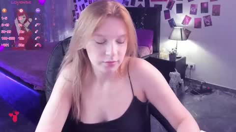 Snapshot of karambamoon chatting on October 25, 8:58 pm Lera online show from October 25, 8:58 pm