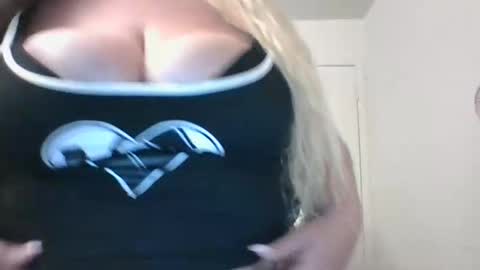 karamelbaby89 online show from May 13, 1:14 am
