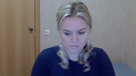 karennelsonx online show from February 11, 11:15 am