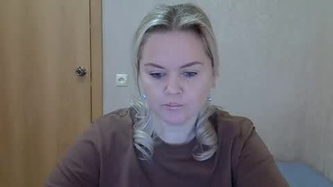 karennelsonx online show from February 26, 11:09 am