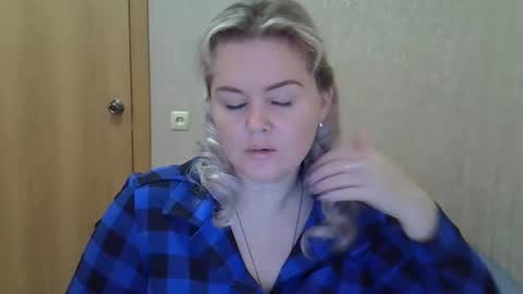 karennelsonx online show from March 11, 1:06 pm