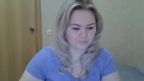 karennelsonx online show from March 17, 10:29 am