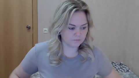 karennelsonx online show from April 21, 7:58 am