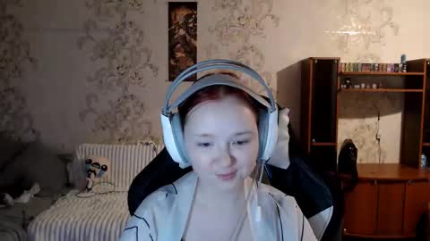 Snapshot of karicynthia chatting on September 14, 3:11 pm Lisa Backler online show from September 14, 3:11 pm