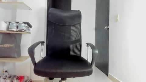 Snapshot of karimthompson chatting on February 23, 4:37 pm Karim online show from February 23, 4:37 pm