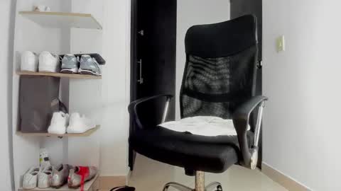 Snapshot of karimthompson chatting on February 27, 10:59 am Karim online show from February 27, 10:59 am