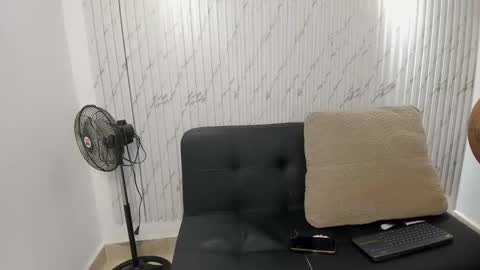 Snapshot of karina_aurora chatting on February 17, 4:42 am karina_aurora online show from February 17, 4:42 am