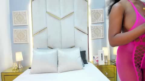 karinaacox online show from March 20, 12:43 pm