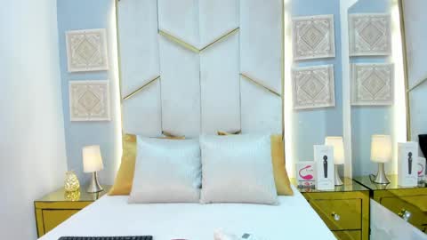 karinaacox online show from April 4, 12:35 pm