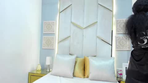 karinaacox online show from April 14, 12:44 pm