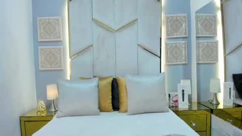 karinaacox online show from April 21, 12:11 pm