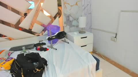 KarinaSimonz online show from April 22, 9:05 pm