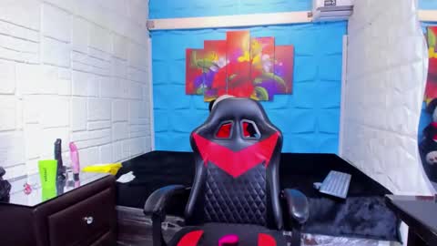 karinatompson online show from December 4, 5:10 pm