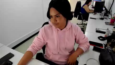 Snapshot of karla_cg chatting on June 4, 5:52 pm karla_cg online show from June 4, 5:52 pm
