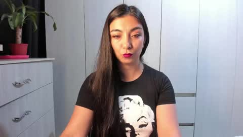 Snapshot of karla_hernandez chatting on May 21, 10:44 am Karla online show from May 21, 10:44 am