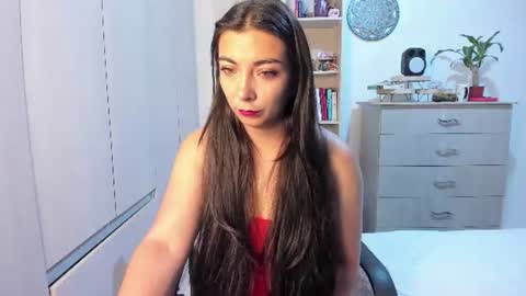 Snapshot of karla_hernandez chatting on June 24, 10:25 am Karla online show from June 24, 10:25 am