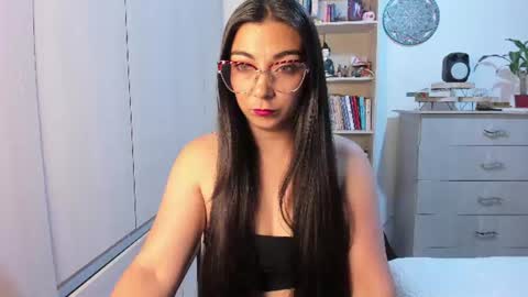 Snapshot of karla_hernandez chatting on June 25, 10:31 am Karla online show from June 25, 10:31 am