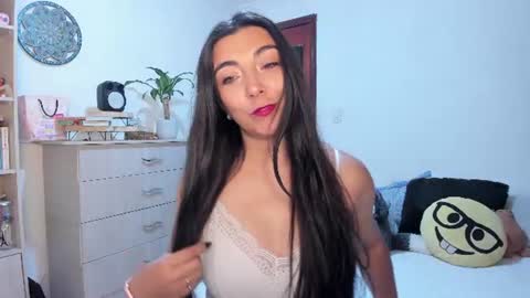 Snapshot of karla_hernandez chatting on July 8, 10:42 am Karla online show from July 8, 10:42 am