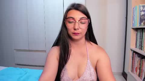 Snapshot of karla_hernandez chatting on July 28, 3:21 pm Karla online show from July 28, 3:21 pm