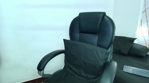 karla_hilton1 online show from February 20, 4:51 pm