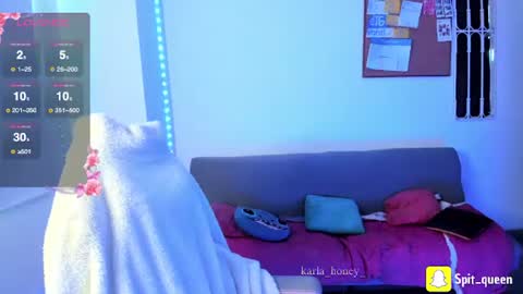 Snapshot of karla_honey_ chatting on June 11, 1:31 pm Karla online show from June 11, 1:31 pm
