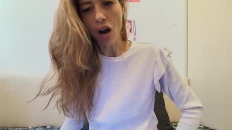 Snapshot of karladreamssex chatting on October 24, 7:49 am Crystyna online show from October 24, 7:49 am